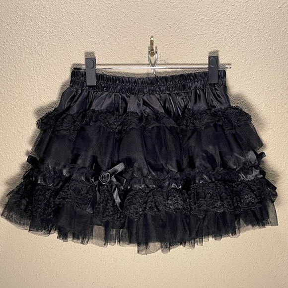 Black Multi-Fabric Layered Tutu Tulle Mini Skirt w/Rose Bows - Picture 1 of 3